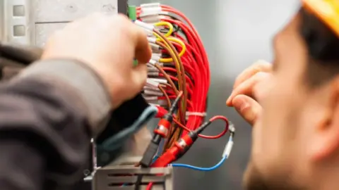 Hiring an Electrical Contractor Finding the Right Pro